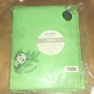 Twin size sheet set